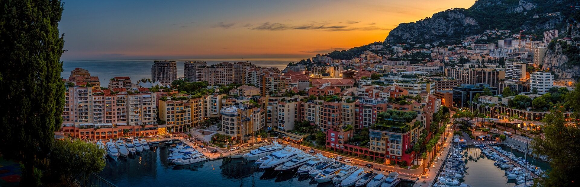 AZURNA OBALA SA ST. TROPEZOM